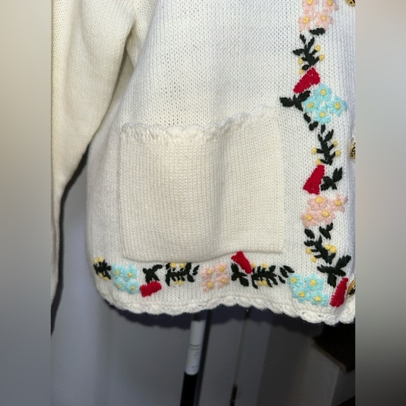 Vintage Floral Embroidered Cream Cardigan with Gold Tone Buttons - Picture 7 of 11
